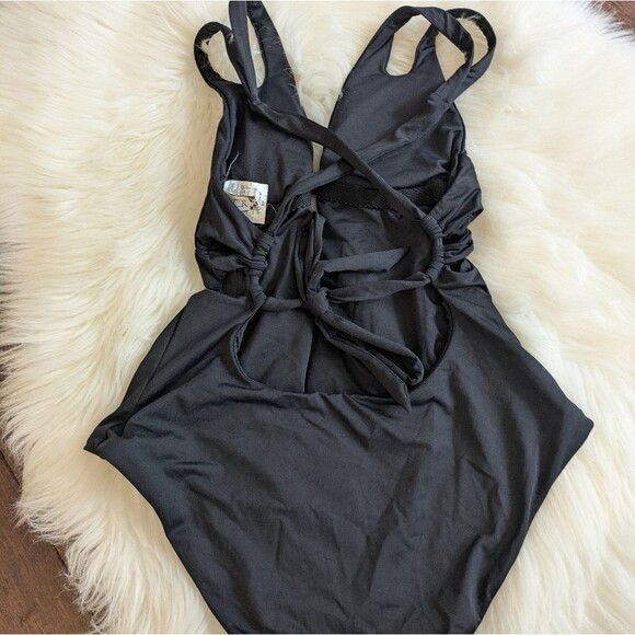 $118 BECCA Plunge NeckSplit Strap Tie Open Back One-Piece Swimsuit Black S Small - Picture 3 of 5